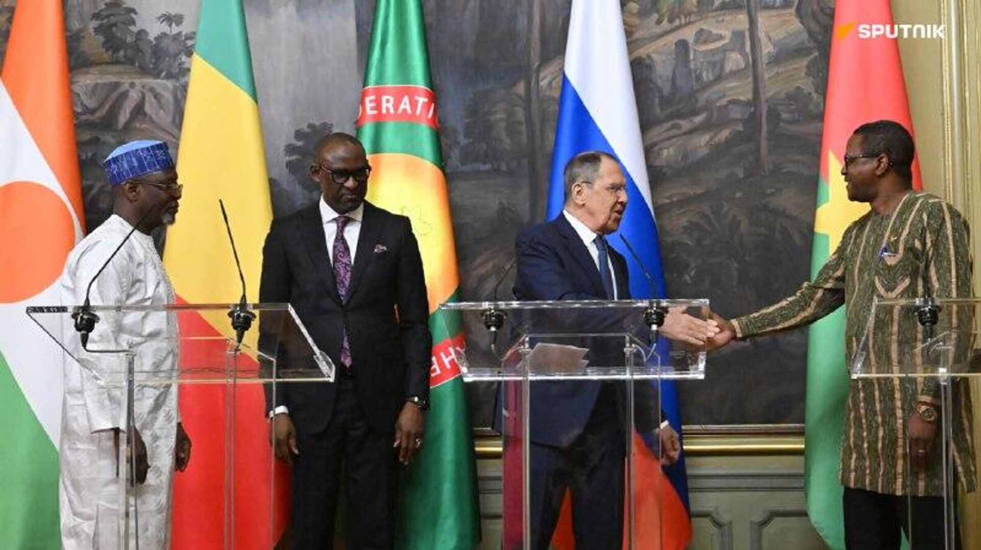 La France croit que l'Afrique de l'Ouest est son pré carré, dénonce un parlementaire malien La France croit que l'Afrique de l'Ouest est son pré carré, dénonce un parlementaire malien - Sputnik Afrique, 1920, 17.12.2025