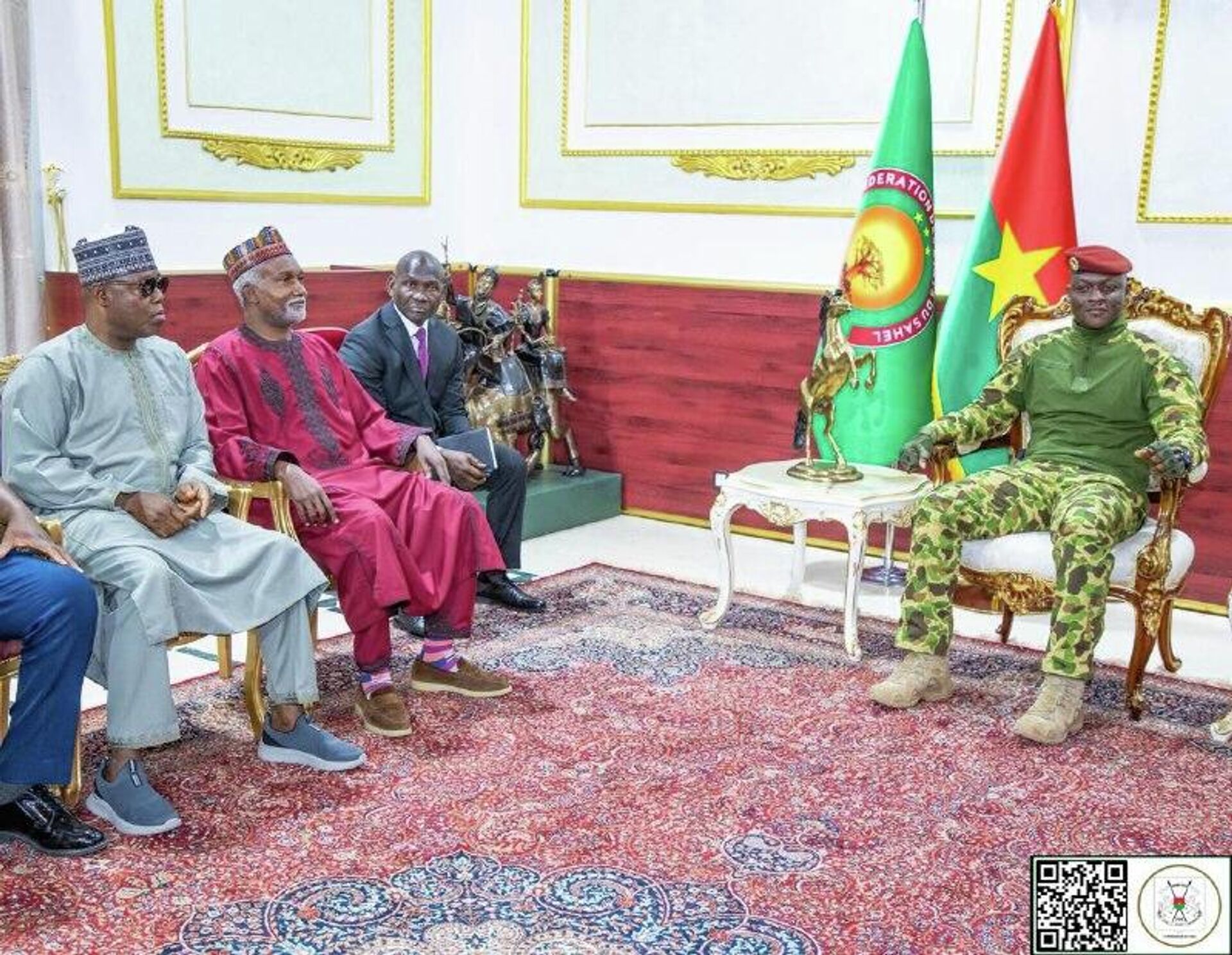 Le capitaine Traoré reçoit le chef de la diplomatie nigériane suite à l'incident avec un avion militaire - Sputnik Afrique, 1920, 17.12.2025