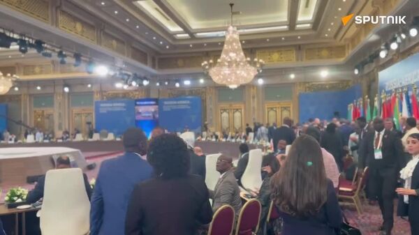 ▶ Ambiance avant la session plénière de la 2ème conférence ministérielle Russie-Afrique - Sputnik Afrique
