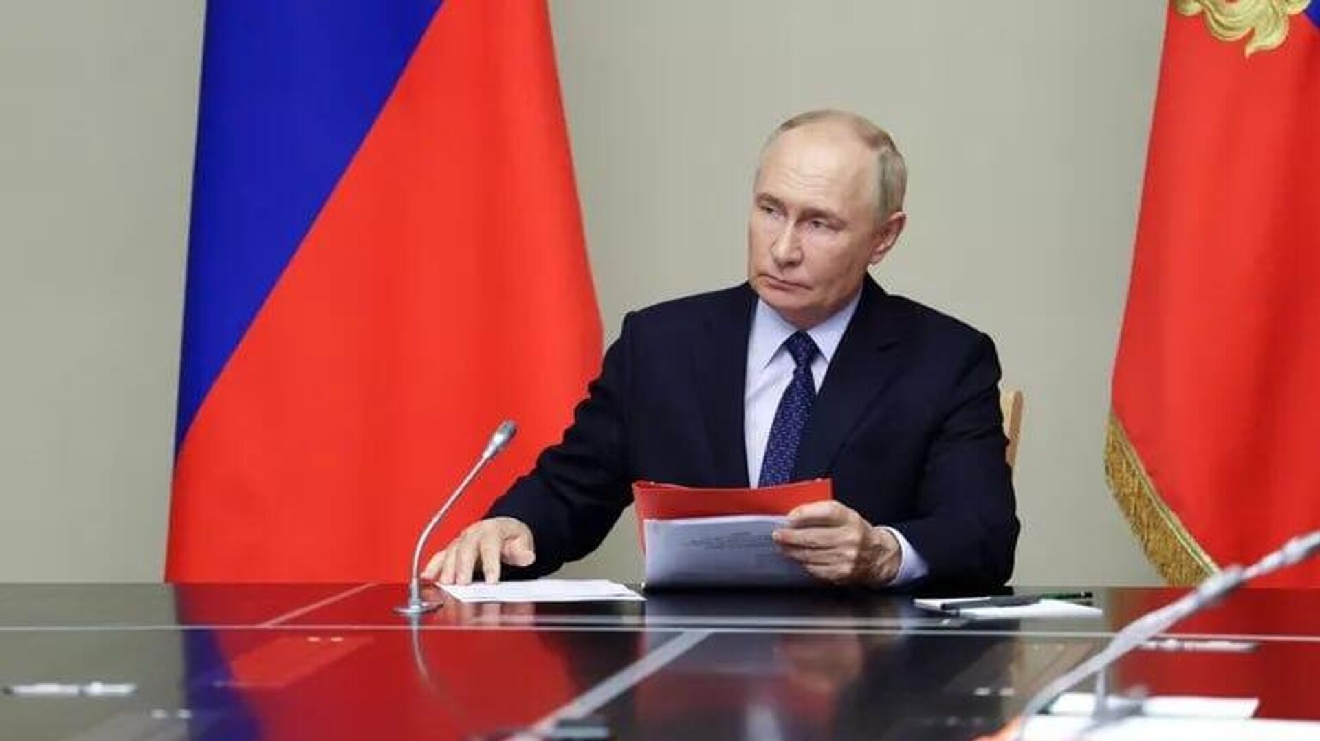 Poutine est prêt à dialoguer avec Macron, selon le Kremlin Poutine est prêt à dialoguer avec Macron, selon le Kremlin - Sputnik Afrique, 1920, 21.12.2025