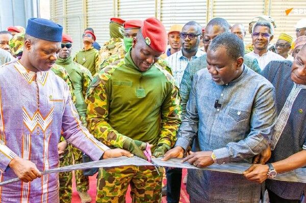 De l'exportation brute à l'industrialisation: Ibrahim Traoré inaugure des usines de transformation de maïs et de la noix de cajou De l'exportation brute à l'industrialisation: Ibrahim Traoré inaugure des usines de transformation de maïs et de la noix de cajou - Sputnik Afrique