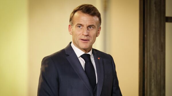 French President Emmanuel Macron waits to welcome Croatia's Prime Minister Andrej Plenkovic Monday, Dec. 8, 2025 before a meeting at the Elysee Palace in Paris. (AP Photo/Thomas Padilla) - Sputnik Afrique