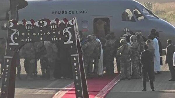 Le capitaine Ibrahim Traoré, Président du Faso, est arrivé à l’aéroport international de Bamako pour le sommet de l'AES - Sputnik Afrique