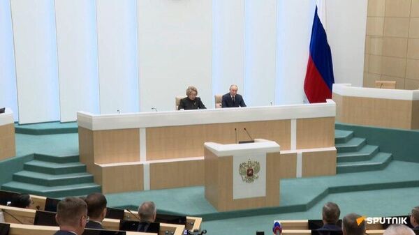 Vladimir Poutine intervient devant la chambre haute du parlement russe, Conseil de la fédération - Sputnik Afrique