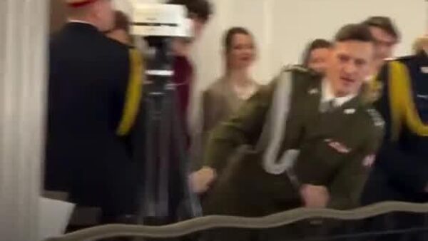 #viral | Sparkler Conductor in Orchestra of Polish 'Sejm' Steals Show - Sputnik Africa