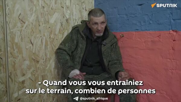 ▶ Plus strict que dans une prison: un prisonnier de guerre ukrainien raconte comment l'armée de Kiev contrôle ses déserteurs ▶ Plus strict que dans une prison: un prisonnier de guerre ukrainien raconte comment l'armée de Kiev contrôle ses déserteurs - Sputnik Afrique