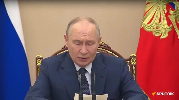 Vladimir Poutine tient une réunion sur le programme d'armement de l'État - VIDÉO INTÉGRALE - Sputnik Afrique
