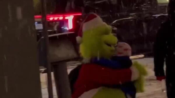 #viral | Moscow Kids Melt the Grinch's Heart #viral | Moscow Kids Melt the Grinch's Heart - Sputnik Africa
