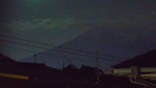 Une météorite d'un vert éclatant survole à toute vitesse le mont Fuji au Japon - Sputnik Afrique