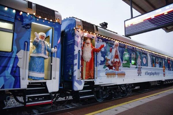 Russian Father Frost's Magical Train Continues Its Tour Across the Country - Sputnik Africa