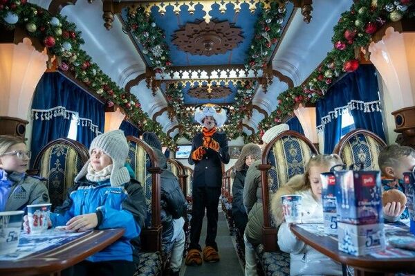 Russian Father Frost's Magical Train Continues Its Tour Across the Country - Sputnik Africa