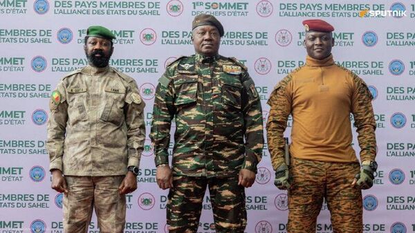 Bilan 2025 pour l'AES: consolidation malgré les menaces néo-coloniales et le piège du franc CFA, dit un analyste nigérien - Sputnik Afrique