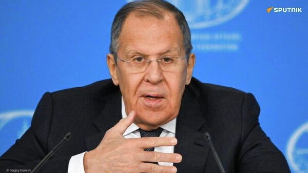 Les autorités de Kiev ne peuvent être mandatées pour conclure la paix que par le biais d'élections équitables, selon Lavrov - Sputnik Afrique