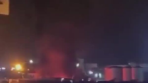 L'Arabie saoudite porte une frappe aérienne sur al-Mukalla, le plus grand port du Yémen, accusant les Émirats arabes unis d'y avoir livré des armes - Sputnik Afrique