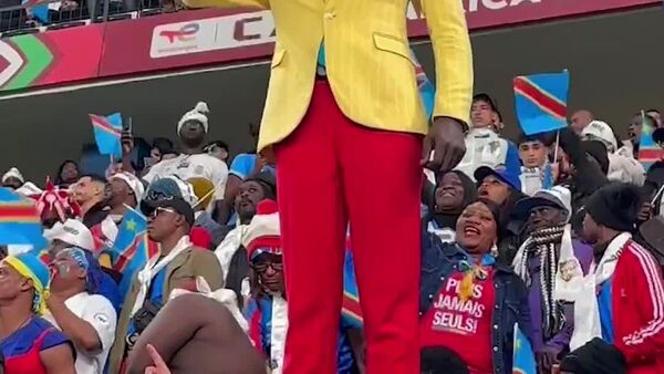 #viral | Statue-Style Support: AFCON Fan Stands Motionless as Lumumba Statue Throughout Congo Match - Sputnik Africa