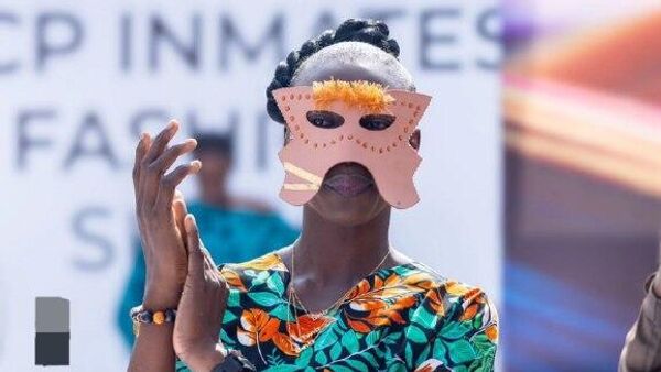 ‍ Par-delà les barreaux, par-delà les limites: un défilé de mode de détenus brise les codes au Ghana - Sputnik Afrique