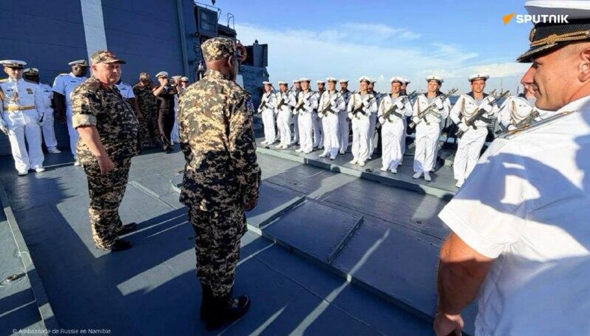 Le commandant des Forces armées namibiennes en visite sur une corvette russe - Sputnik Afrique, 1920, 01.01.2026
