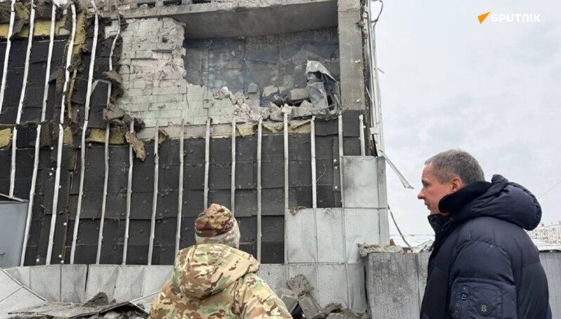 Kiev a frappé le centre de la ville russe de Belgorod, blessant deux civiles, selon le gouverneur - Sputnik Afrique, 1920, 02.01.2026