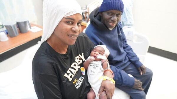 Senegalese Couple Welcomes First Baby of 2026 in New York - Sputnik Africa