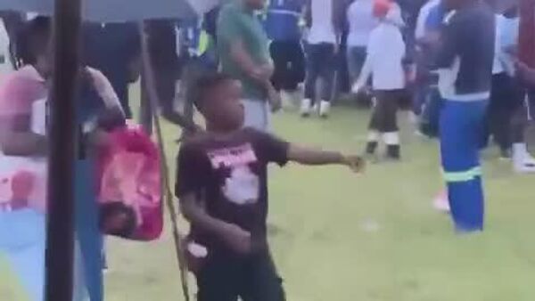 ▶ La foudre tue deux personnes et en blesse 150 autres lors d'un festival en Afrique du Sud - Sputnik Afrique