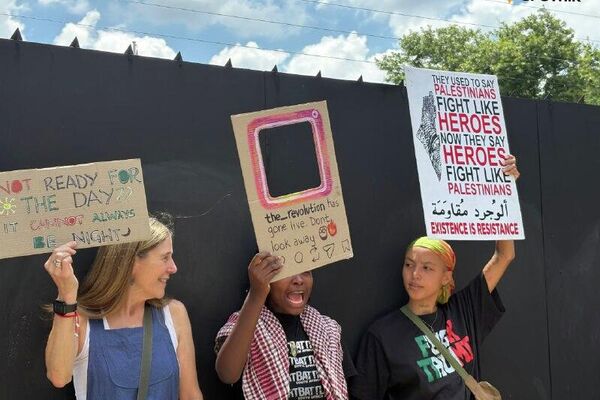 Palestine libre!: une manifestation à Johannesburg pour soutenir les militants pro-palestiniens en grève de la faim au Royaume-Uni - Sputnik Afrique