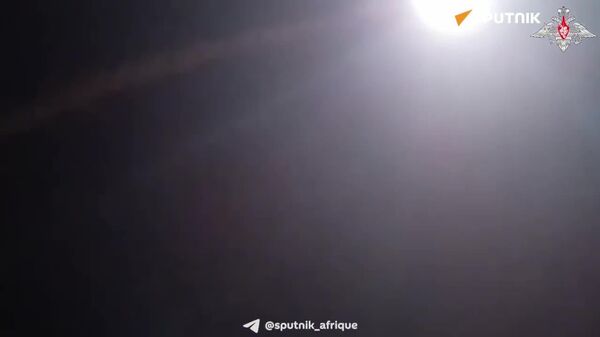 Un système de missiles de défense aérienne Tor-M2 détruit des drones d'attaque ukrainiens - Sputnik Afrique