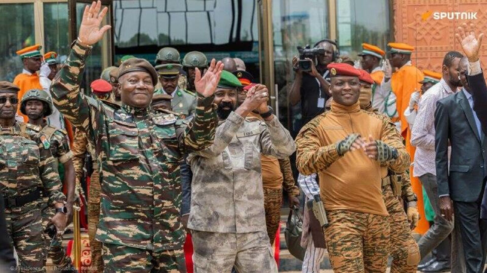 Ingérence inacceptable: l'AES dénonce l'enlèvement de Nicolás Maduro Ingérence inacceptable: l'AES dénonce l'enlèvement de Nicolás Maduro - Sputnik Afrique, 1920, 08.01.2026