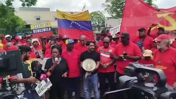 Protest Against US Attack on Venezuela & Maduro’s Abduction Held Outside US Embassy in Pretoria - Sputnik Africa