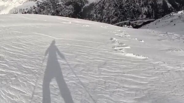 Comment survivre à une avalanche? La caméra GoPro d'une skieuse andorrane a filmé ce moment dangereux - Sputnik Afrique