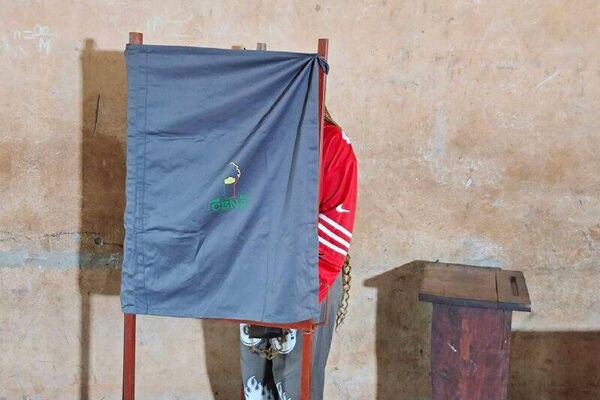 Les Béninois aux urnes pour un double scrutin législatif et local après une tentative de coup d'État déjouée en décembre - Sputnik Afrique