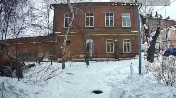 #viral | Small Act of Kindness: Russian Workers Save Snowman During Snow Removal - Sputnik Africa