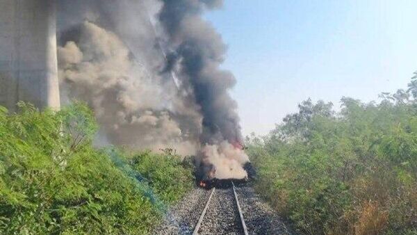 L'effondrement d'une grue provoque le déraillement d'un train en Thaïlande: 19 morts - Sputnik Afrique