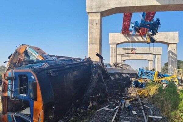 L'effondrement d'une grue provoque le déraillement d'un train en Thaïlande: 19 morts - Sputnik Afrique