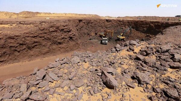 Des puissances étrangères font pression sur l'Afrique pour piller ses minerais, selon un géopolitologue - Sputnik Afrique