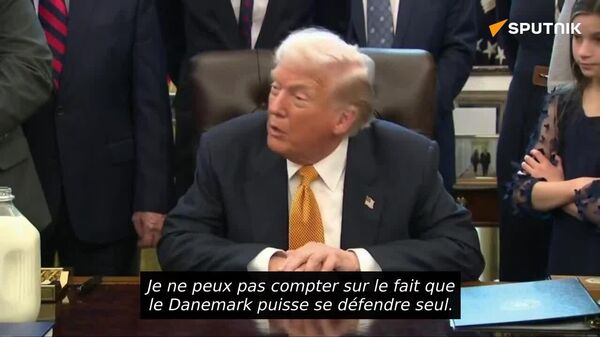 “Un deuxième traîneau à chiens“ : Trump ironise sur la présence militaire danoise au Groenland - Sputnik Afrique