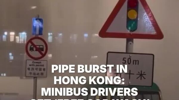 À Hong Kong, des minibus en file pour un lavage gratuit sous geyser - Sputnik Afrique