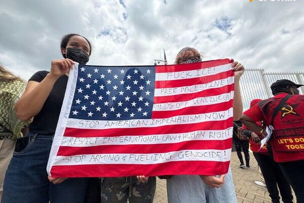 À bas les gangsters impérialistes: images de la manifestation devant le consulat US à Johannesburg avec Sputnik Afrique - Sputnik Afrique
