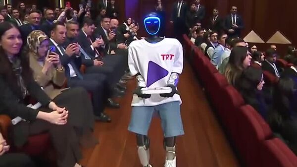 Le Président turc et un robot lancent une chaîne TV pour les jeunes - Sputnik Afrique