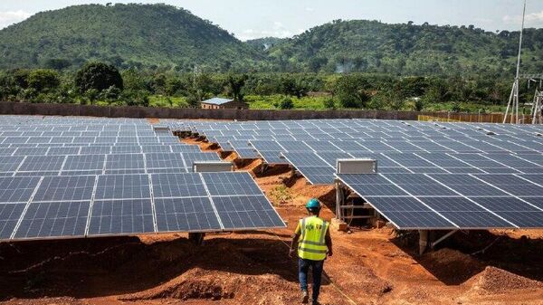 Treize pays africains tirent désormais plus de 10% de leur électricité du Soleil, indique un rapport - Sputnik Afrique