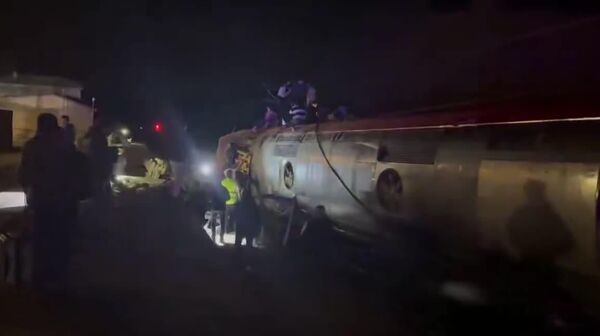 Au moins 24 personnes ont trouvé la mort et plus de 100 ont été blessées dans le déraillement d'un train à grande vitesse en Espagne - Sputnik Afrique