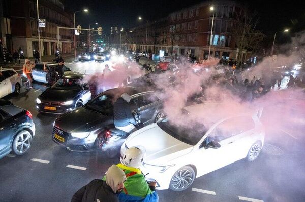 Bourrasques à Paris, à La Haye et dans d'autres villes après la finale de la CAN Bourrasques à Paris, à La Haye et dans d'autres villes après la finale de la CAN - Sputnik Afrique