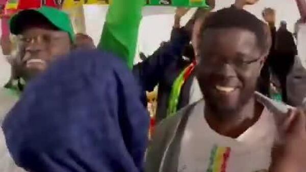 ▶ Diomaye Faye et Ousmane Sonko célèbrent la victoire du Sénégal en finale de la CAN 2025 - Sputnik Afrique