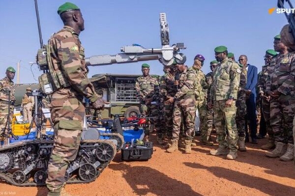 Le génie militaire malien reçoit des équipements modernes Le génie militaire malien reçoit des équipements modernes - Sputnik Afrique