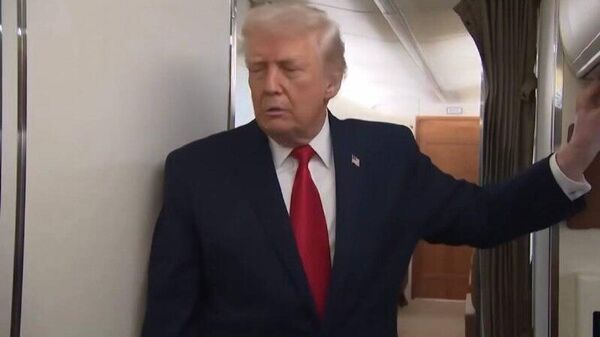L'avion de Trump en route pour Davos est revenu aux États-Unis en raison d'un dysfonctionnement - Sputnik Afrique