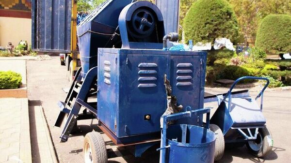 Solidarité nationale: le chef traditionnel de l'ethnie mossi fait un don massif de matériel et de vivres - Sputnik Afrique