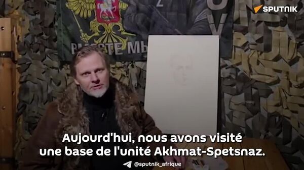 Un peintre tire le portrait de soldats russes dans la région de Kharkov - Sputnik Afrique