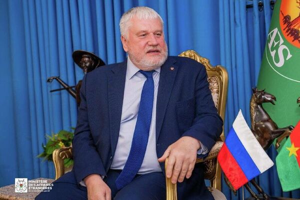 Économie et lutte contre le terrorisme: la Russie et le Burkina Faso resserrent les rangs Économie et lutte contre le terrorisme: la Russie et le Burkina Faso resserrent les rangs - Sputnik Afrique