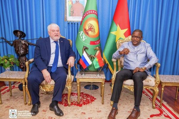 Économie et lutte contre le terrorisme: la Russie et le Burkina Faso resserrent les rangs Économie et lutte contre le terrorisme: la Russie et le Burkina Faso resserrent les rangs - Sputnik Afrique