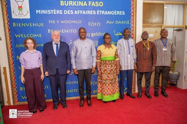 Économie et lutte contre le terrorisme: la Russie et le Burkina Faso resserrent les rangs Économie et lutte contre le terrorisme: la Russie et le Burkina Faso resserrent les rangs - Sputnik Afrique