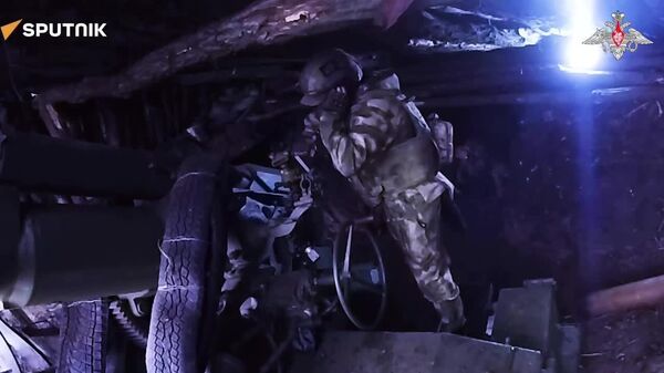 Un canon automoteur Giatsint-S des forces russes frappe des points de contrôle de drones ukrainiens Un canon automoteur Giatsint-S des forces russes frappe des points de contrôle de drones ukrainiens - Sputnik Afrique